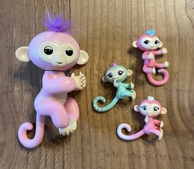 FINGERLINGS LOT Interactive Toy & Minifigures Pink Purple Blue Green Collectible