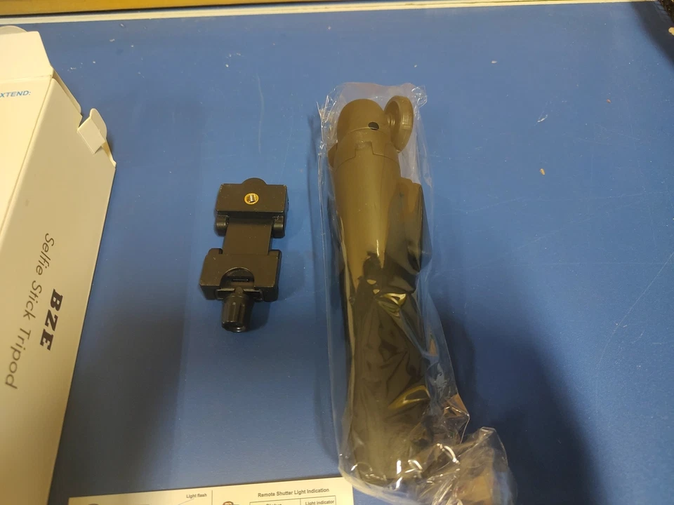 Selfie Stick, 40 inch Extendable Selfie Stick Tripod,Phone Tripod with Wirele... - Image 2 of 4