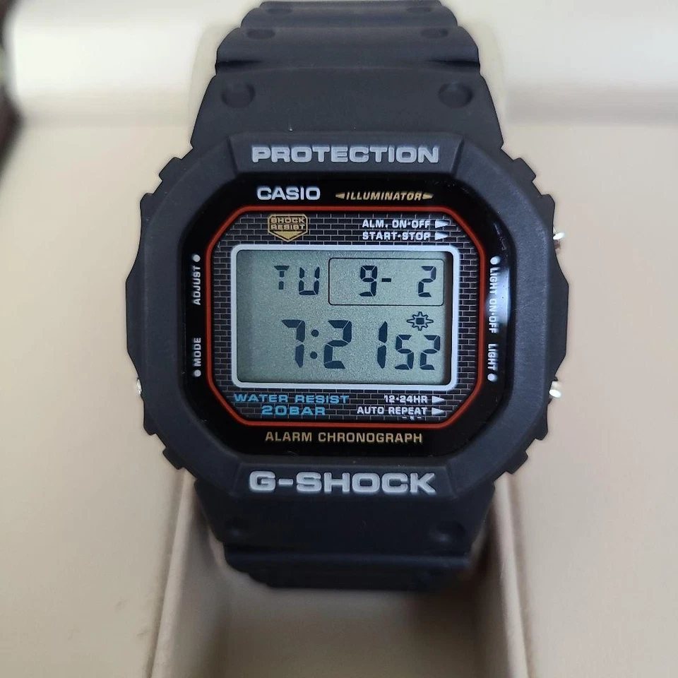 Casio G-Shock DW-5000 Screw Back Digital Watch Black Resin Case Classic Design - Image 3 of 4