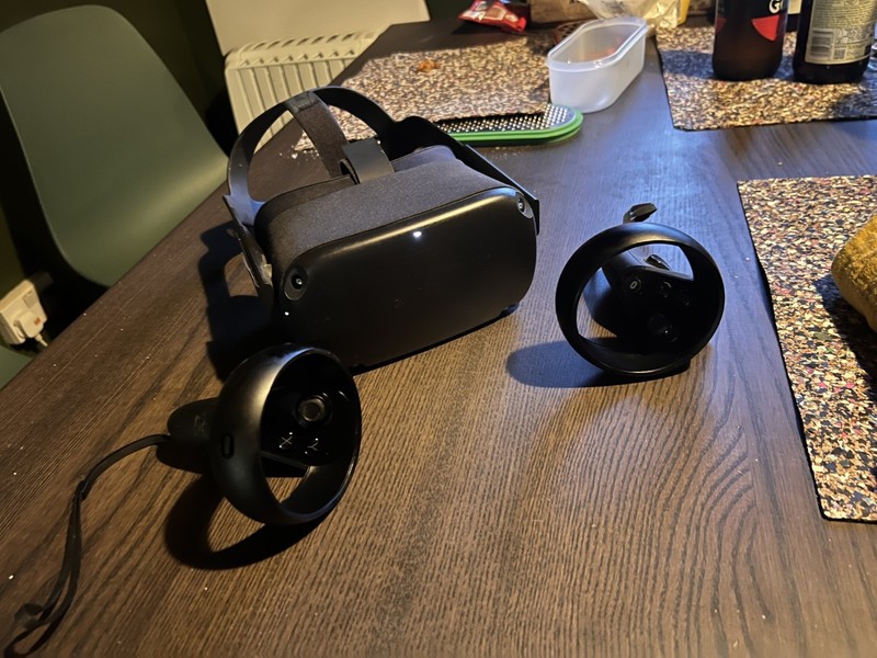 Meta Oculus Quest 1 All-in-one VR Gaming Headset + 2 Controllers, tested working