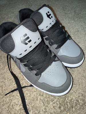 Etnies Skate Shoe. Size 8M, 9.5W