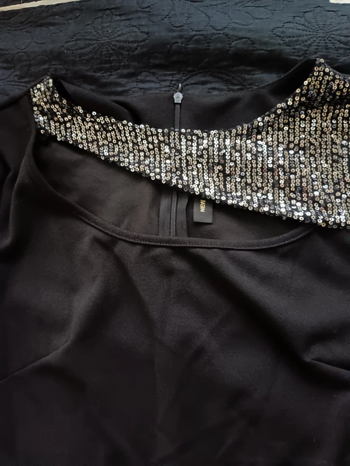 LADIES SIZE UK 8 TO SMALL UK 10 SILVER AND BLACK SEQUIN PARTY DRESS RARE - Image 2 of 2