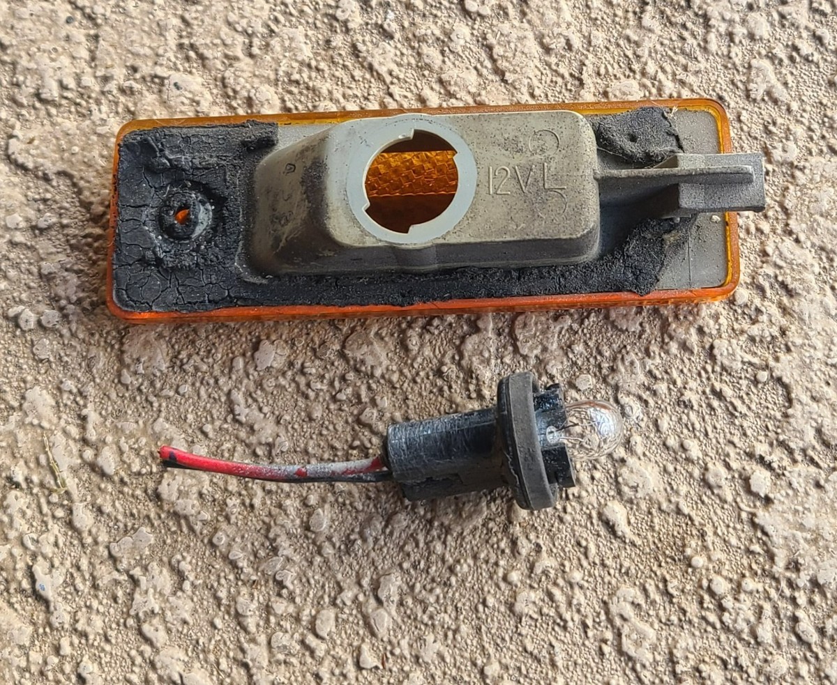 のん OEM 1984 1985 1986 Nissan 300 ZX Left Front Side Marker Lamp 230