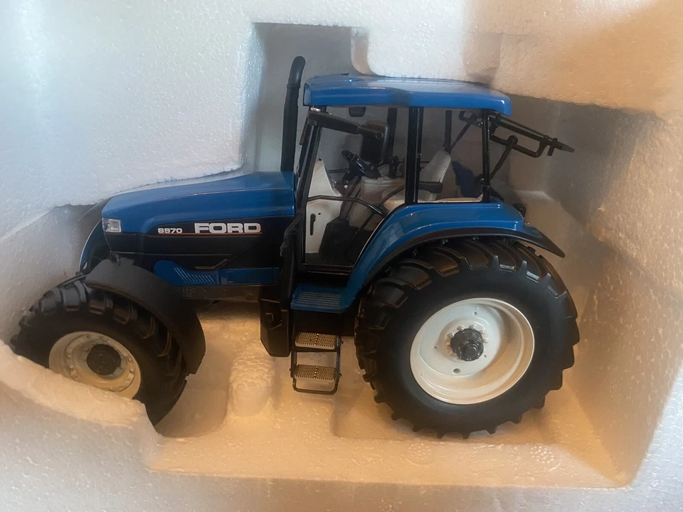 1/32 Scale Ford 8970 Tractor By Imber Models With Front Linkage Brand New In Box - Image 4 of 4