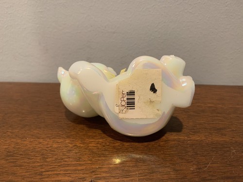 Vintage Fenton Teddy Bear White Iridescent Purple Flower Bow Figurine Lay Down - Picture 5 of 5