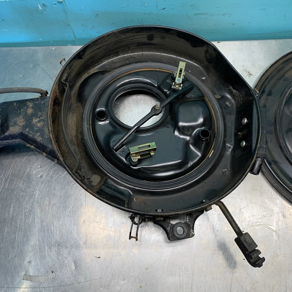 84-87 Honda CRX Civic OEM Air Filter Box Housing Assembly Air Cleaner EW1 1.5L - Image 3 of 4