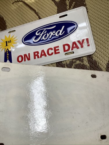 WHITE W/ BLUE OVAL FORD SCRIPT Plastic LICENSE PLATE + #1 On Race Day - Foto 5 di 7