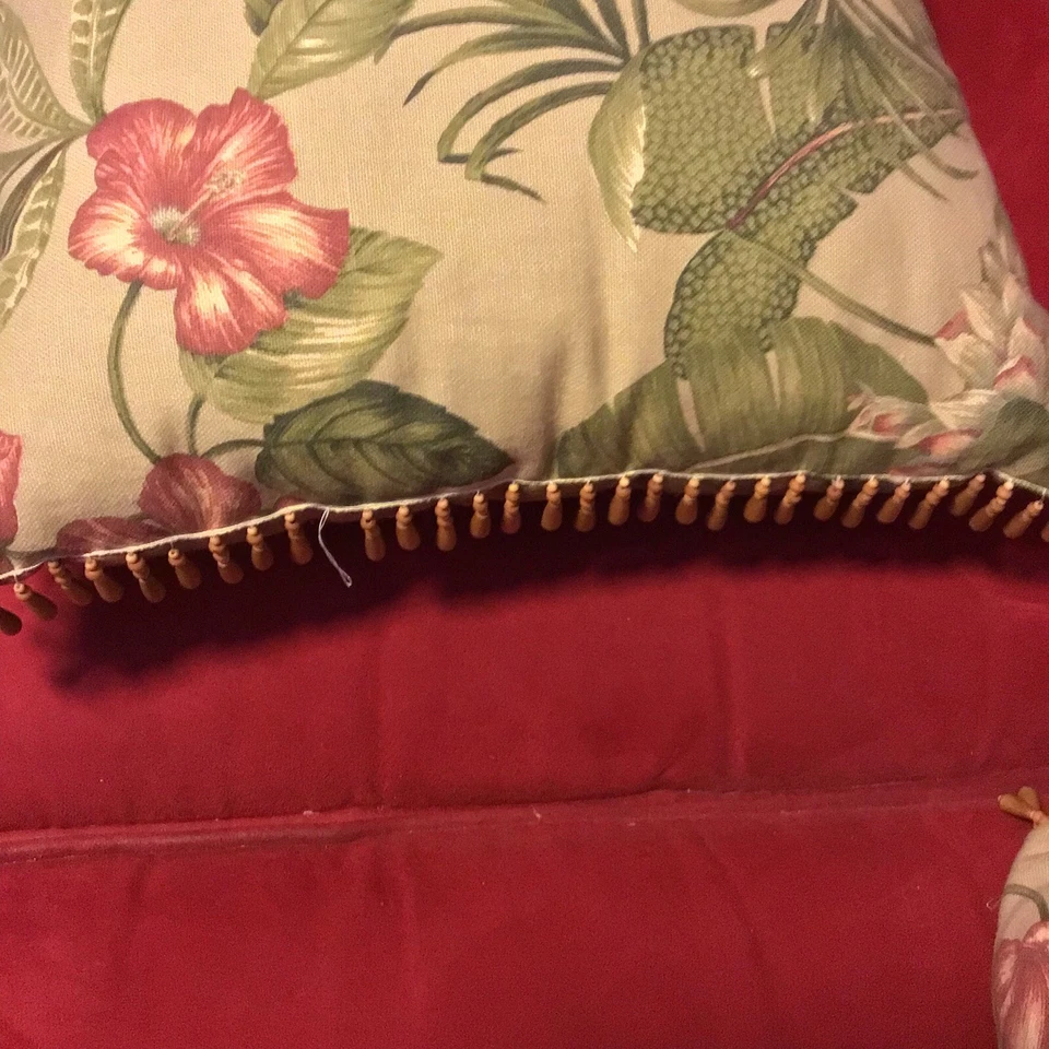 花卉/丛林主题枕头带木质流苏 13 英寸 x 15 英寸 — 第 4/4 张图片