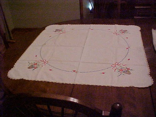 LARGE INTRICATE SQUARE TABLECLOTH WHITE W FLORAL COLORED DESIGN CARD TABLE - Picture 2 of 5