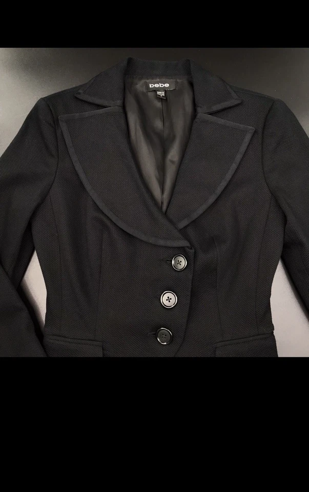 Bebe Blazer 女式黑色棉混纺三扣西装外套 2 码 — 第 2/4 张图片