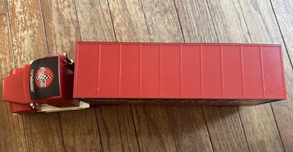 NASCAR Coca-Cola Racing Champion Hauler Truck 2002 (sem carros incluídos) 15 pol. - Imagem 4 de 4