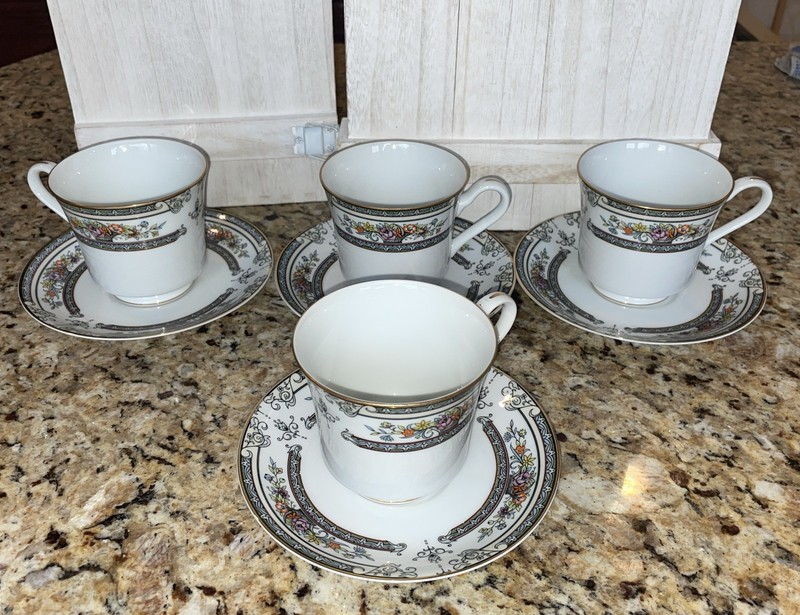 Vintage Mikasa Fine China Cambridge Floral Tea Cups and Saucers - Set L9015