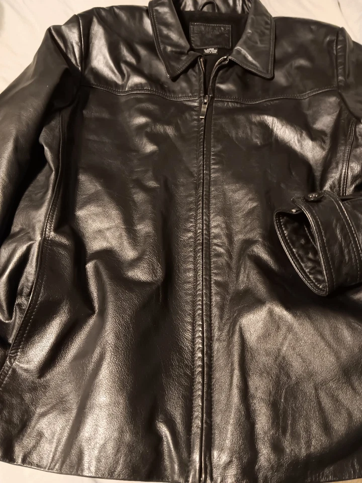 ABRIGO DE CUERO NEGRO PARA MUJER KATHY IRLANDA TALLA GRANDE Foto 2 de 4