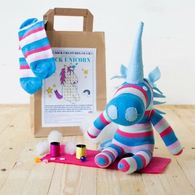 SOCK CREATURES Calzino Unicorno Craft Kit | Kit Cucito | Kit Artigianale per Bambini | Zoom Party | Artigianato