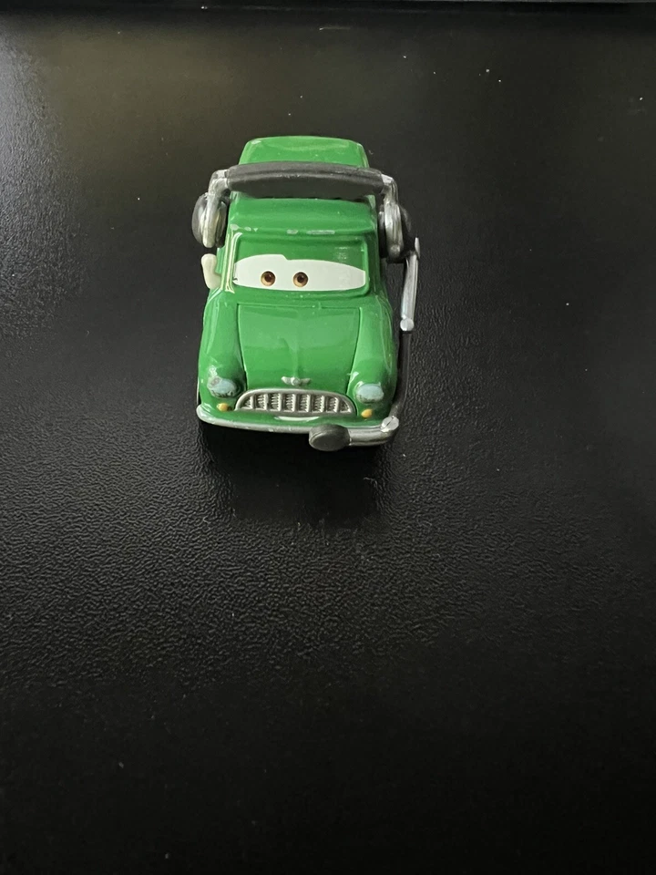 Disney Pixar Cars 2 - NIGEL GEARSLEY’S CREW CHIEF AUSTIN LITTLETON 1:55 Diecast - Image 3 of 4