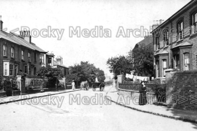 bbw-98 animierte Straßenansicht, Icknield Street, Dunstable, Bedfordshire. Foto
