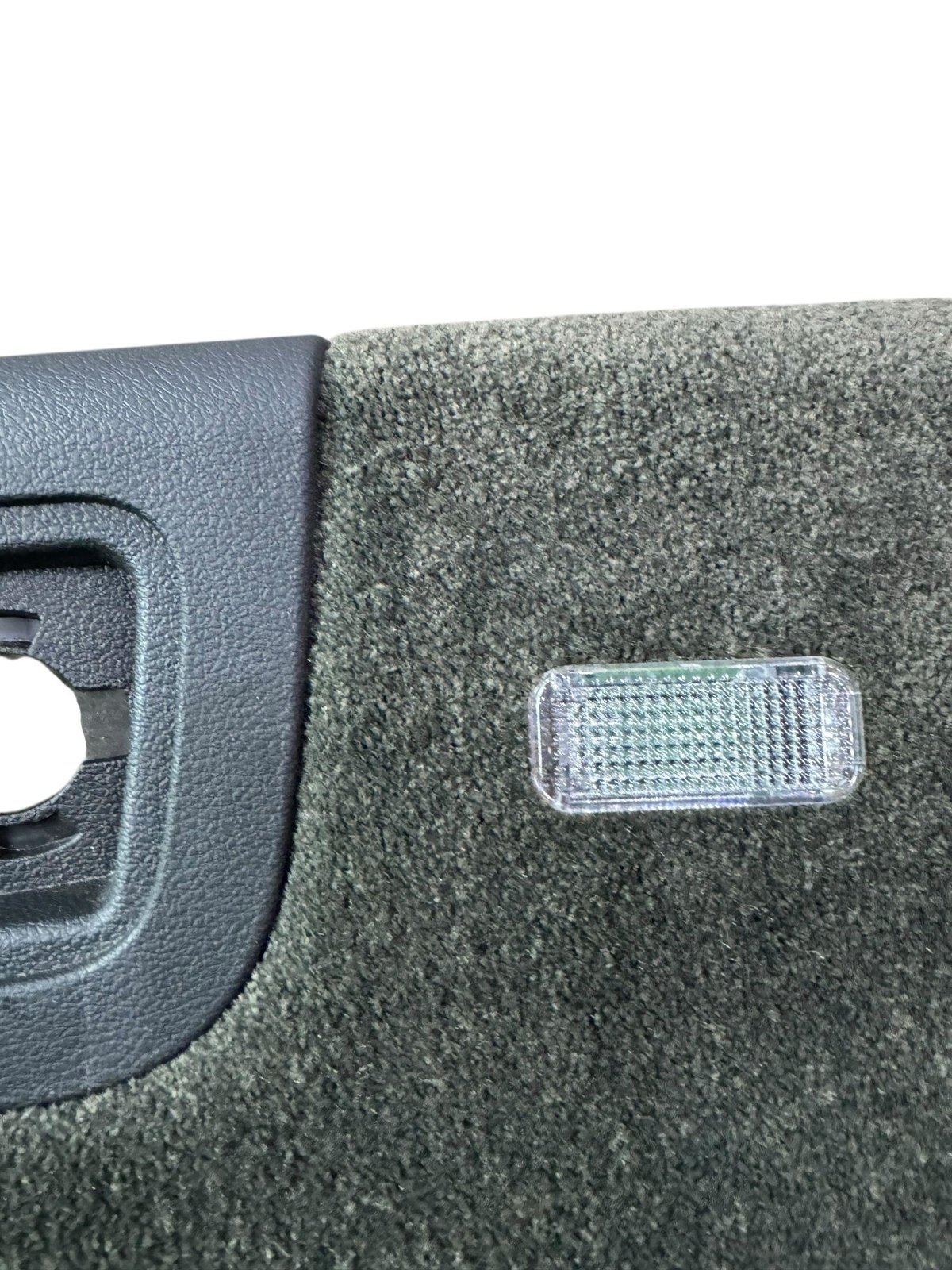 2016-2020 BENTLEY BENTAYGA REAR TAIL & LIFTGATE TRUNK LOWER COVER MOULDING *RIP*