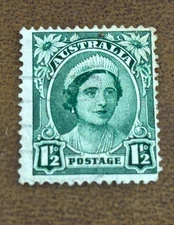Rare - Australia Postage Stamps - Green - Queen Elizabeth 1 / 1/2D  #AUS-3