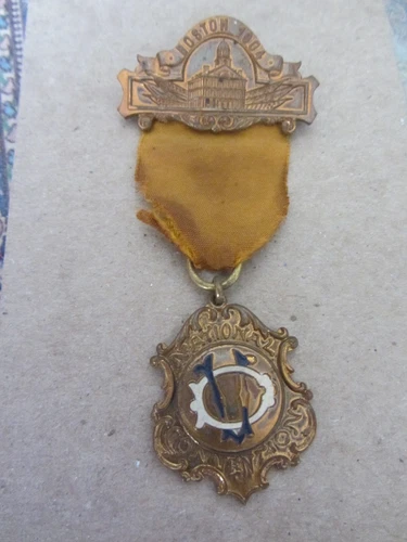 1904 BOSTON MASS CONVENTION GAR BADGE GRAND ARMY OF THE REPUBLIC CIVIL WAR