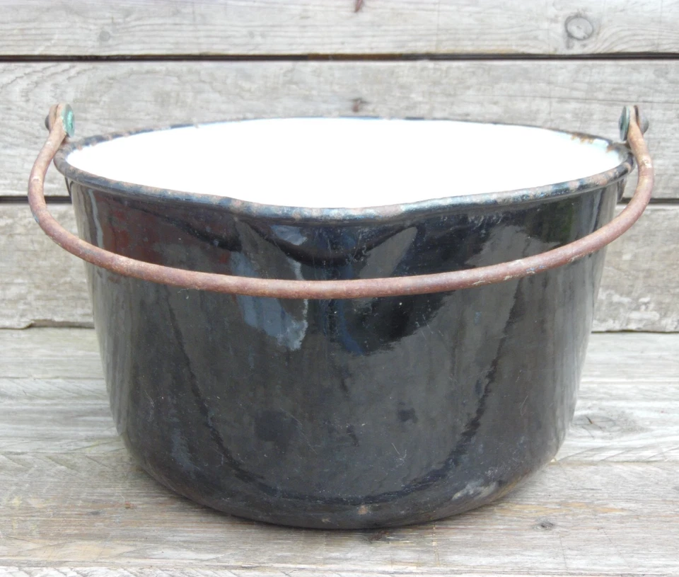 Vintage Original Enamel Cast Iron Cauldron Cooking Pot Swing Handle Primitive - Image 4 of 4