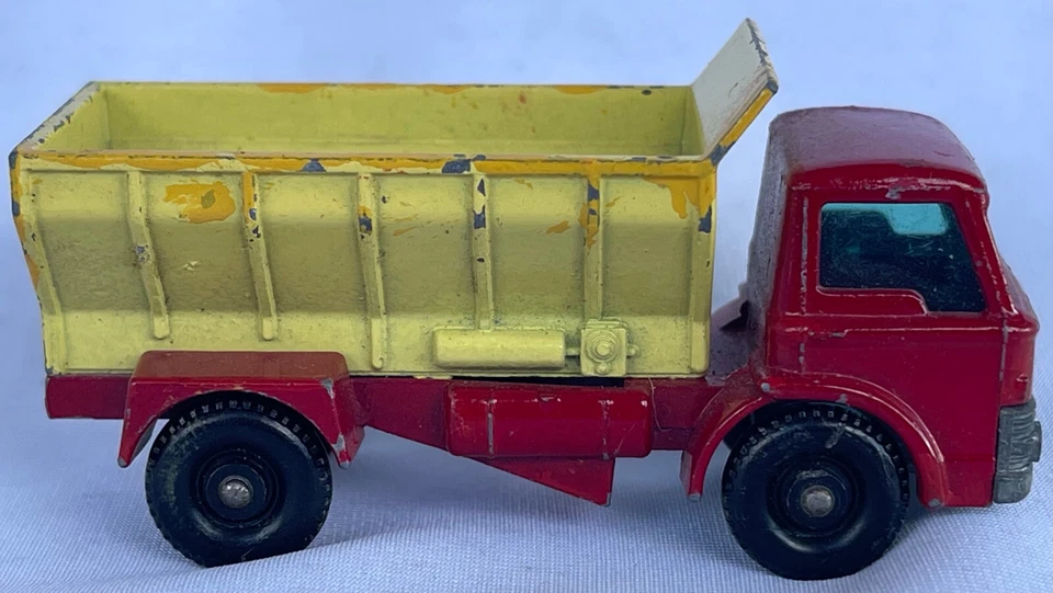 Caja de cerillas vintage (1-75) 70b Ford Gritter rojo y amarillo - ruedas de plástico negro Foto 2 de 4