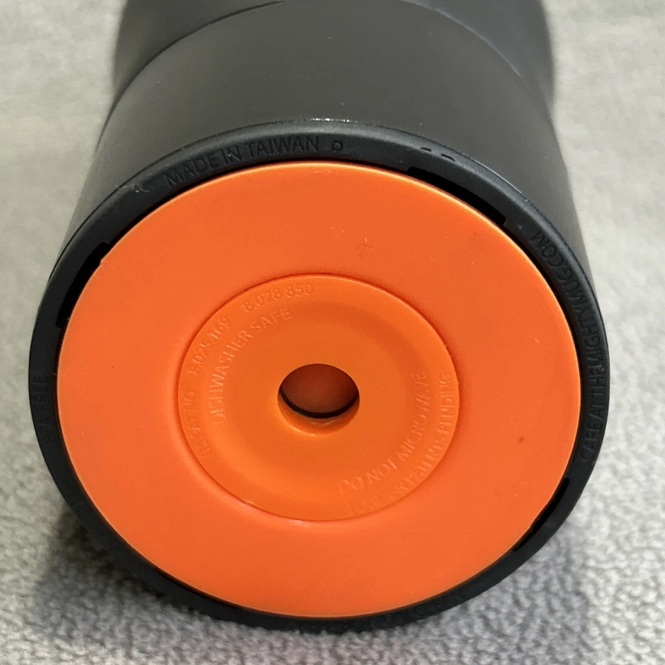 Taza Mighty Untippable Aislada Botella Vaso Empuñadura de Succión 11 OZ Negra Libre de BPA Foto 4 de 4