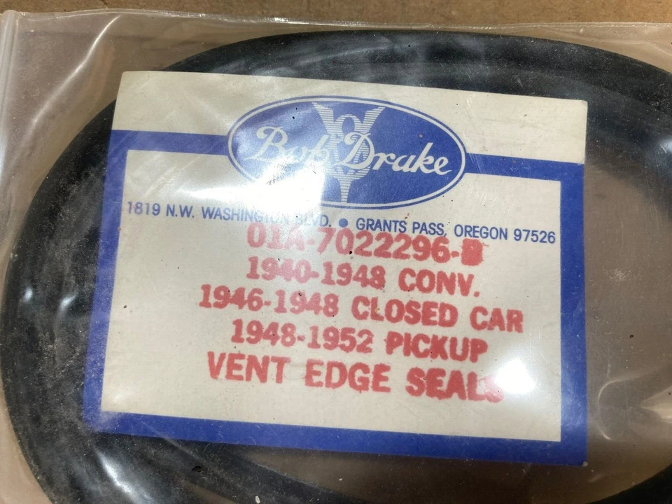 1940-1948 Ford Convertible / 46-48 Closed car / 48-52 Pick-up Vent Edge Seal Foto 2 de 3