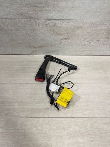 BMW 3 E90 E91 2010 Gurtschloss vorne 7213563 KAN8803