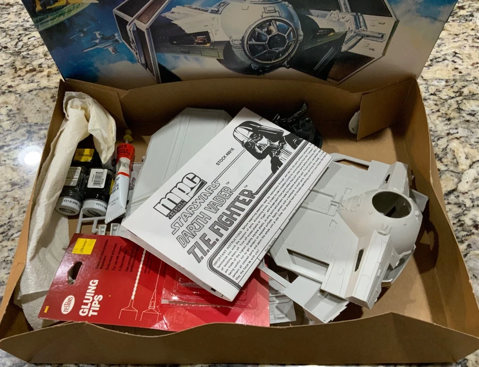Star Wars 1989 El Auténtico Darth Vader Tie Fighter MPC Modelo Kit Foto 3 de 4