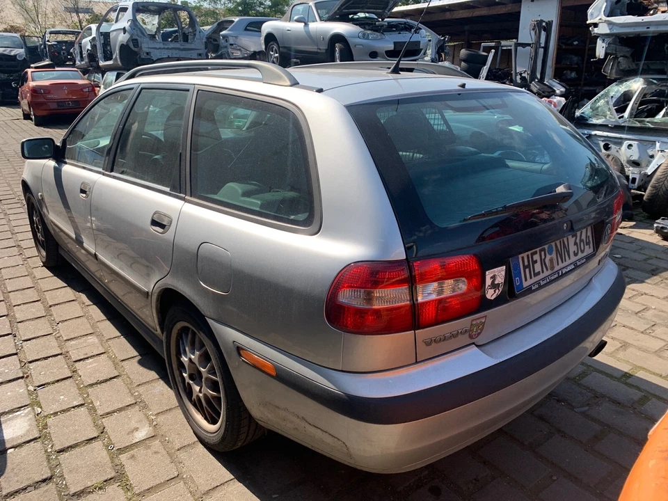 Motorhalter Volvo V40 2.0 121KW aus Schlachtfest andere Teile im Lager KAT ABS - Image 3 of 4