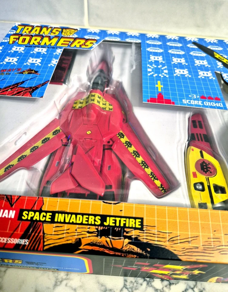 TRANSFORMERS G1 JETFIRE "SAPCE INVADERS" Custom Toy figure in Custom box - Image 4 of 4