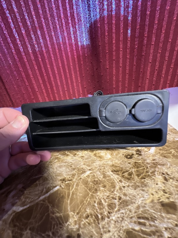 Custom Car Accessories 12V-24V DC and USB Port with Holder