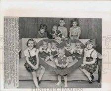 1965 Press Photo Fischer quints pose for Valentine photo with siblings in SD