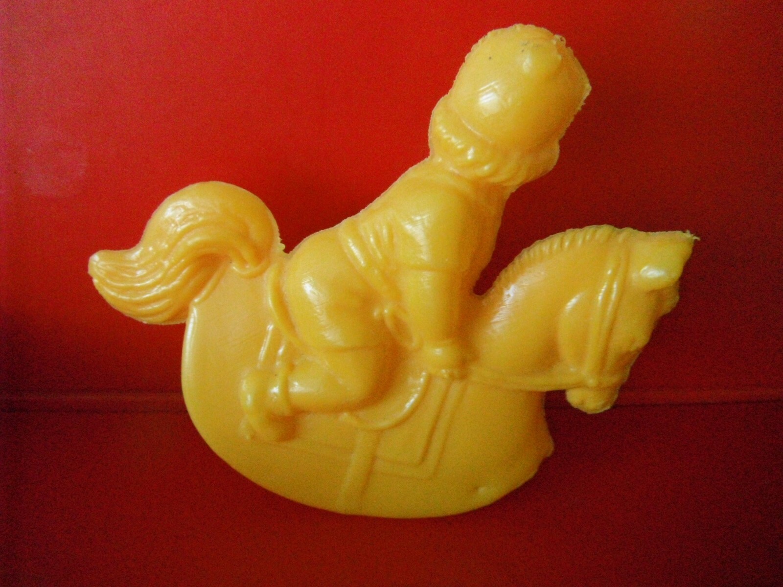 Ancien Jouet BONUX - Cheval à Bascule Avec Fillette En PVC Jaune - état Parfait