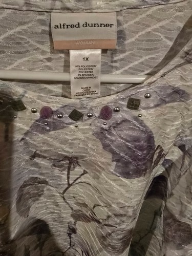 Alfred Dunner weiß & lila geblümte Bluse mit Perlenausschnitt Größe 1X - Bild 3 von 3
