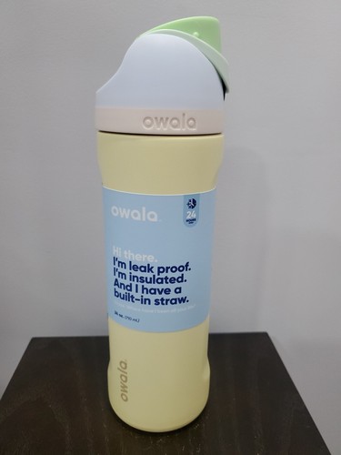 Owala FreeSip Edelstahl Wasserflasche/24oz/Farbe: Saueres Lächeln