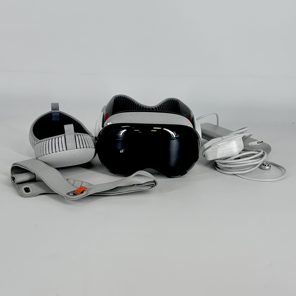 Apple Vision Pro VR Headset 512GB w/ Light Seal-21W/Dual Loop Band