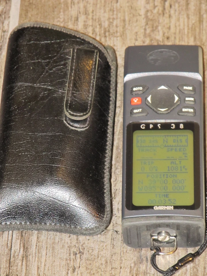 GARMIN GPS 38 GPS38 Handheld Hiking Geocaching Personal Navigation Device - Image 3 of 4