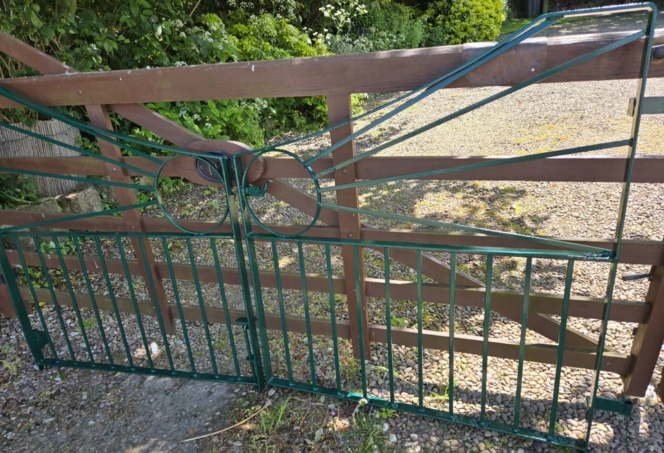 Wrought Iron Art Deco Driveway Gates Solid Iron, Antique/Vintage. - Image 2 of 4