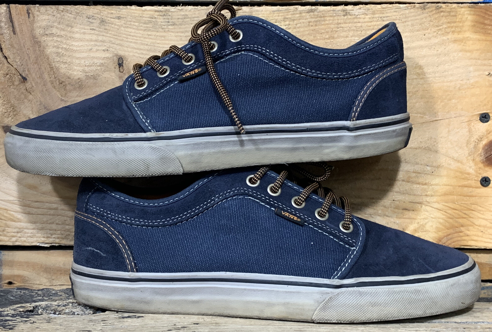 navy blue low top vans