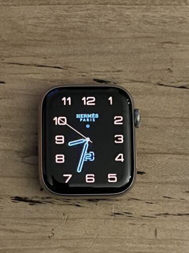 Hermes apple watch 4 - 10.6.1 (21U580) Model Detail 44mm Case
