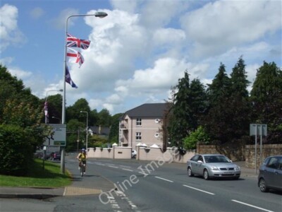 Foto 6x4 Dreifachflagge weht, Omagh An Oghmagh Das gleiche wiederholt sich auf EA C2009