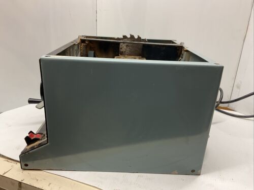 Delta 34-330 8 1/4 Bench Saw… Middle And Motor Only Works, For Parts - Picture 4 of 9