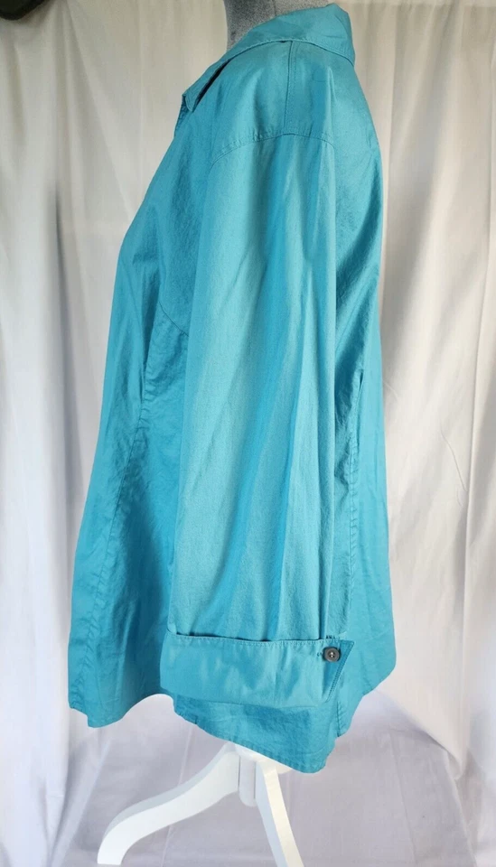 Blusa TravelSmith azul água W 20 com colarinho abotoado manga 3/4 ajustada muito boa - Imagem 2 de 4