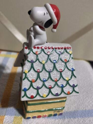Hallmark 2002 Peanuts Gallery Snoopy Home Sweet Home Trinket Box Christmas - Picture 5 of 12