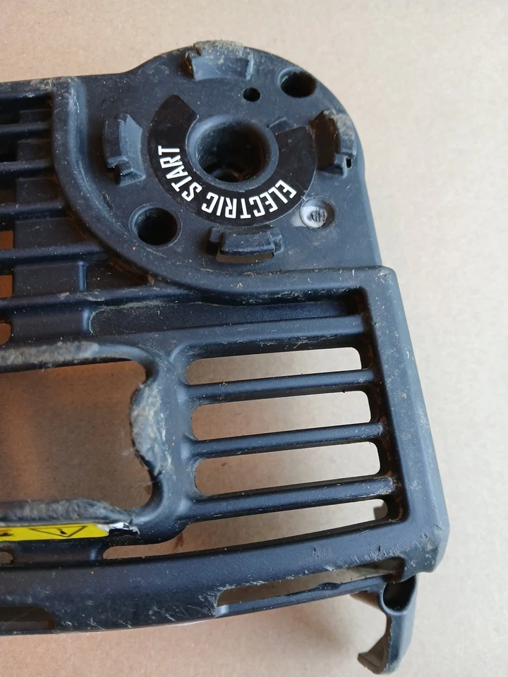 Cubierta trasera del motor Craftsman WC210 CMXGTAMD25CC recortadora de cadena de gas MTD Foto 4 de 4