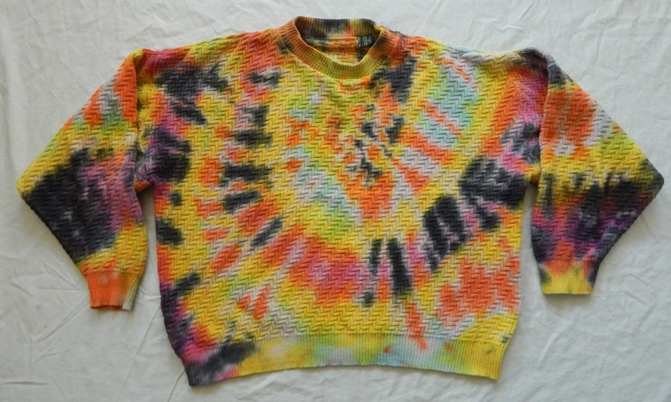 Suéter Tie Dye Negro Amarillo Naranja Cuello Redondo - XL Para Hombre Hecho a Mano Algodón Tejido Foto 2 de 4