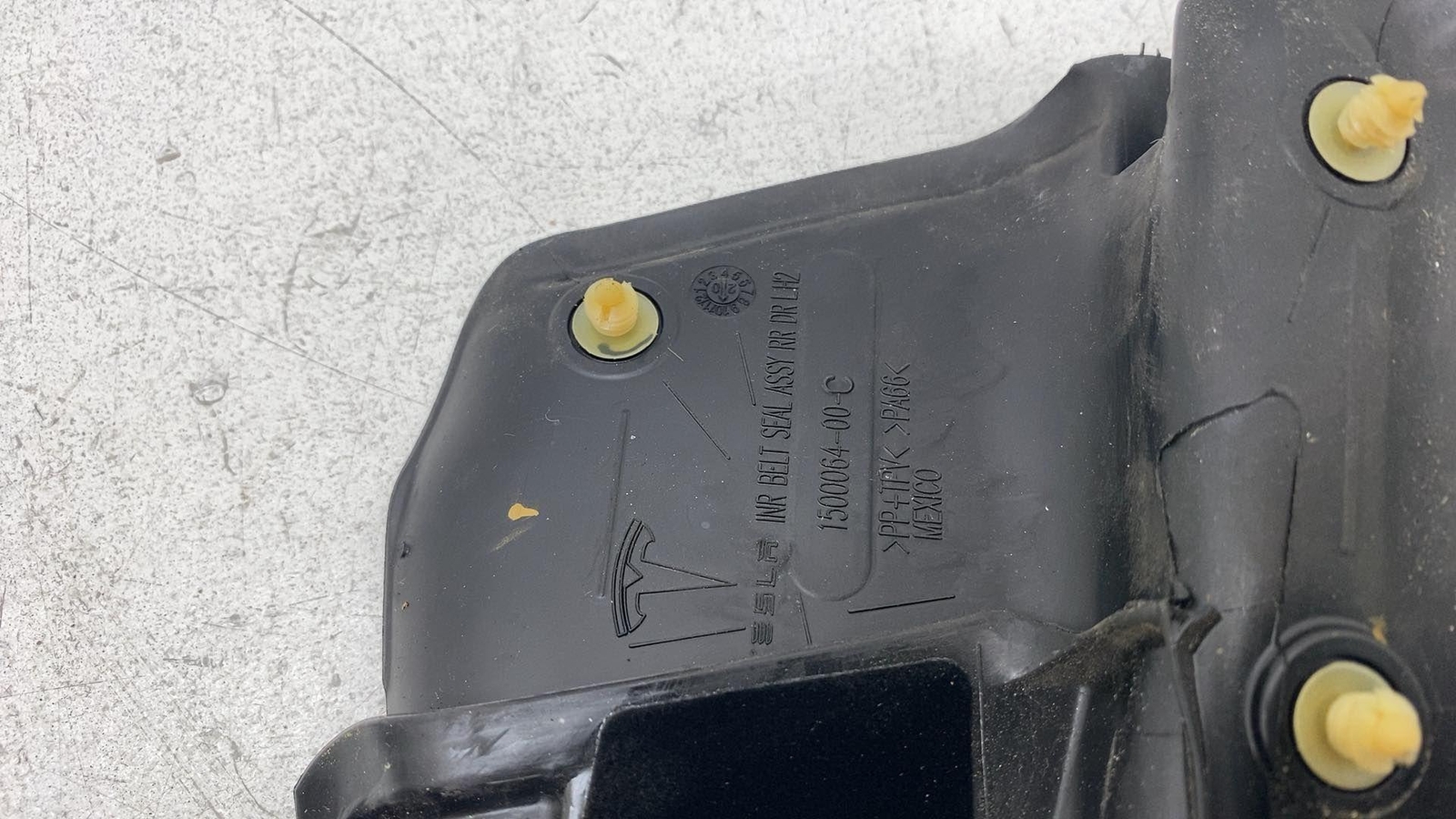 ⭕2020-2023 Tesla Model Y Rear Driver Side Door Inner Belt Seal Left 1500064-00-C