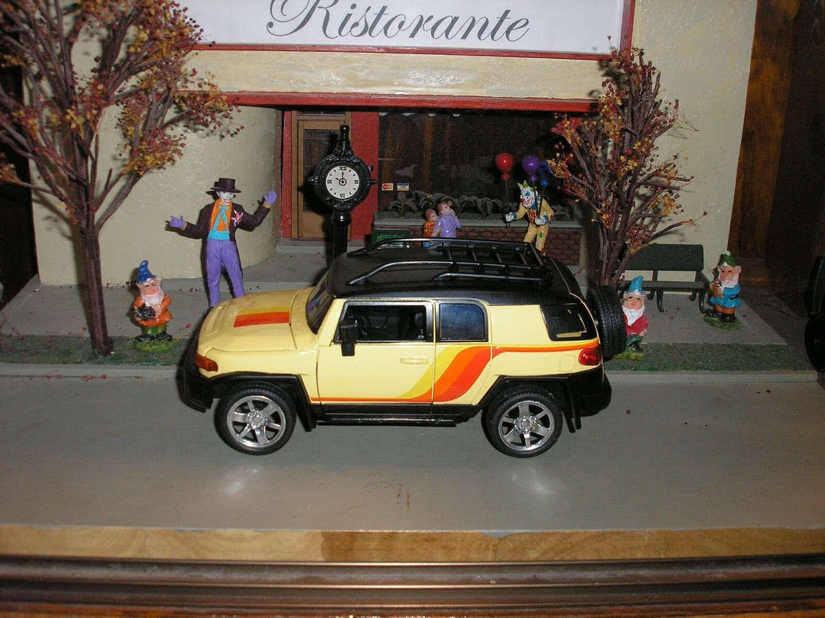 JADA 1/24 Custom Lowrider 2007 Toyota FJ Cruiser Yellow w