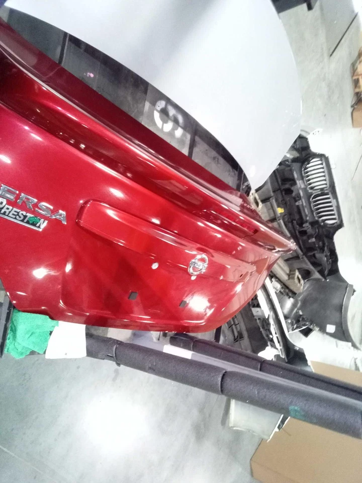 Nissan Versa 2017 tapa de cubierta roja OEM H43003ANME 106 k millas usado Foto 2 de 3